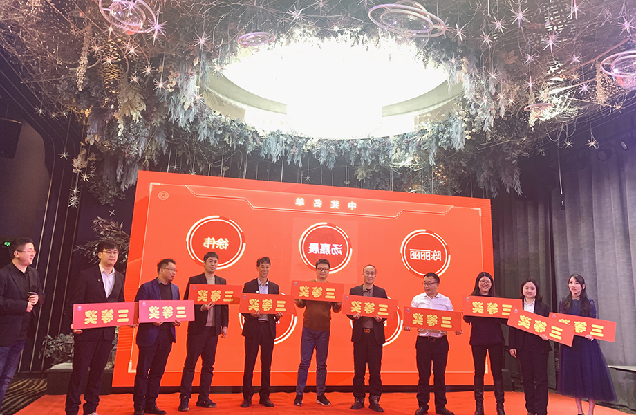 1643001694395888.jpg 852a1a545637e178c83f18fcb9edf4d.jpg